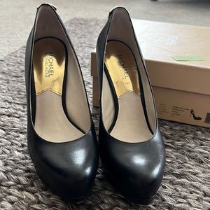 Michael Michael Kors Hamilton Pump Black size 8